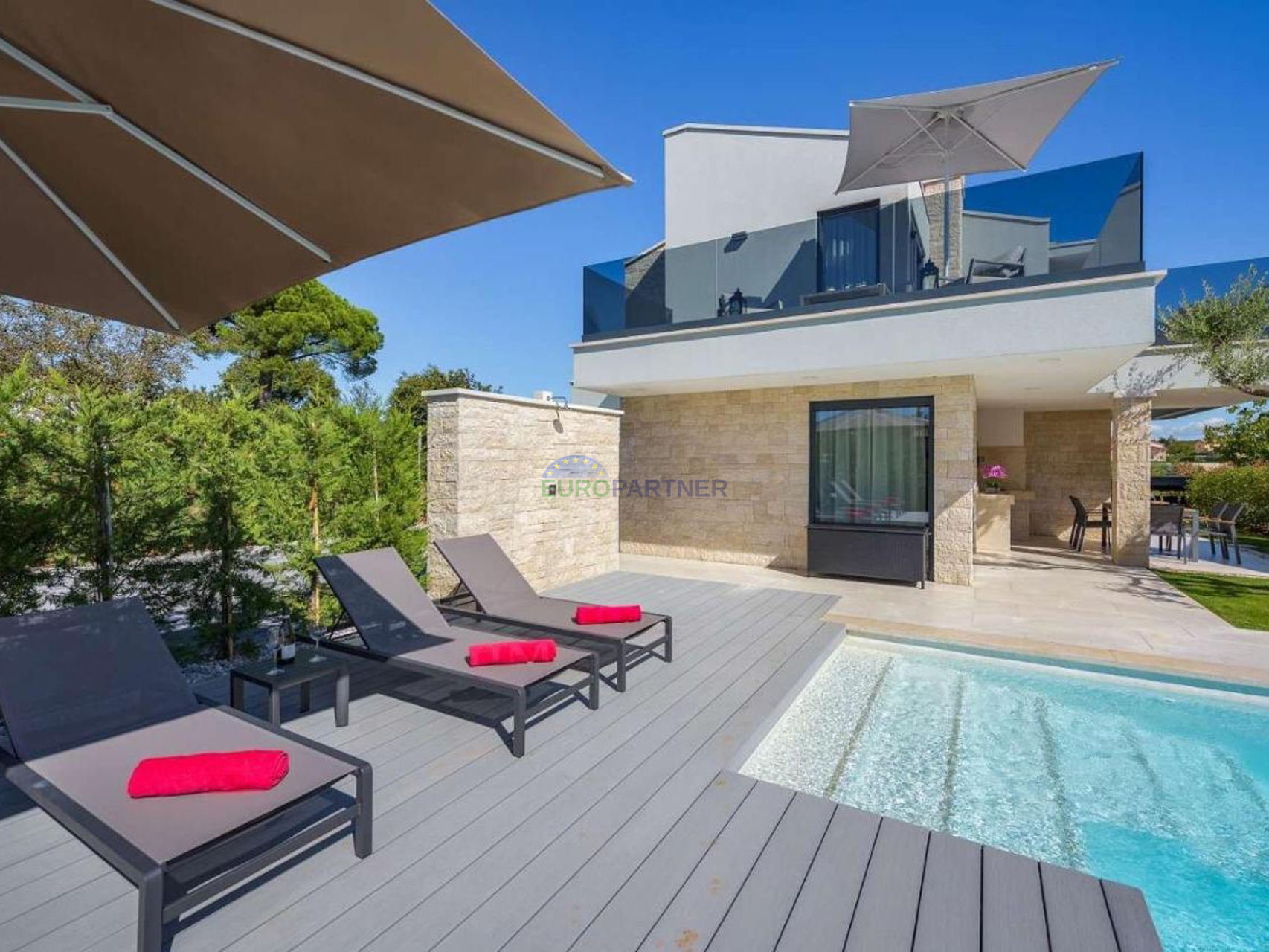 Villa with a pool, sauna, and jacuzzi, 8 km from Poreč