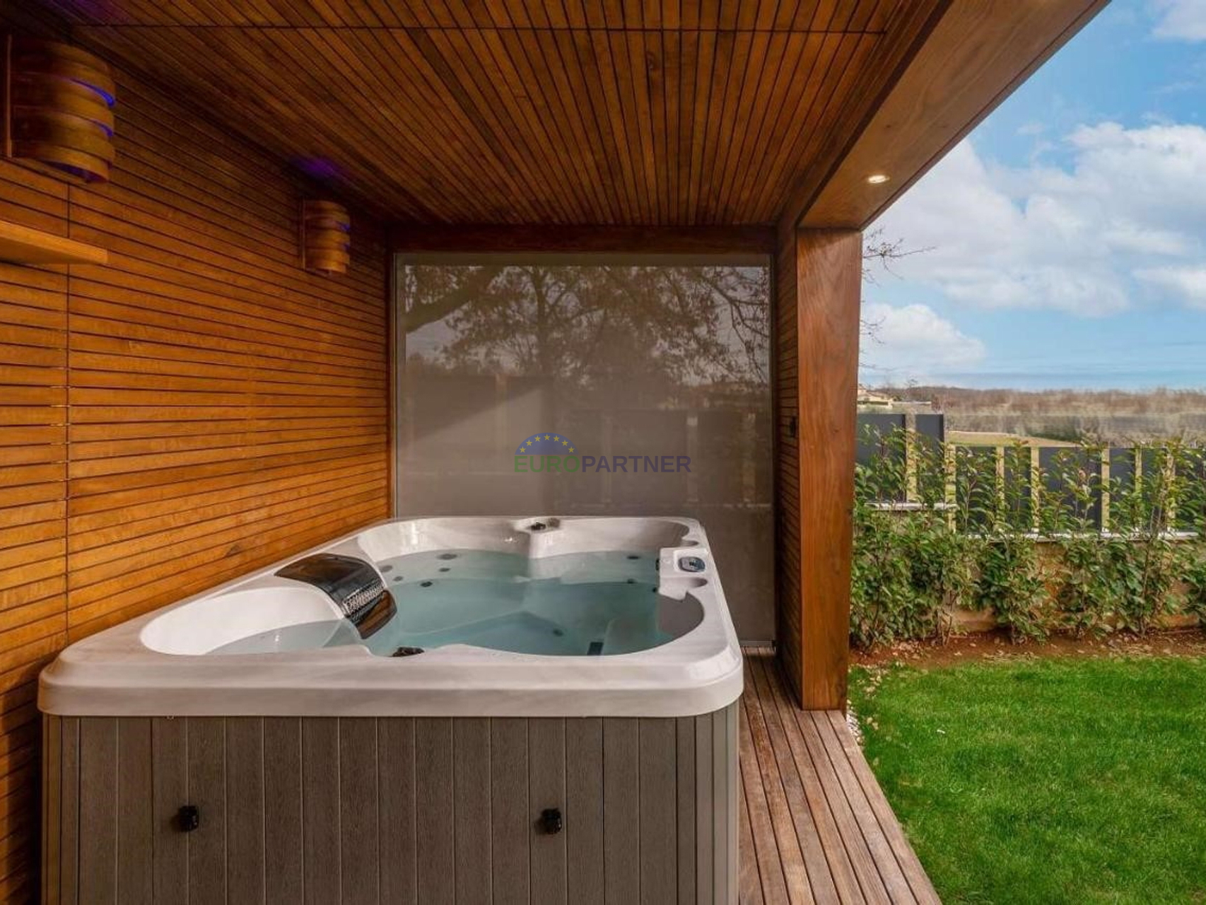 Villa with a pool, sauna, and jacuzzi, 8 km from Poreč