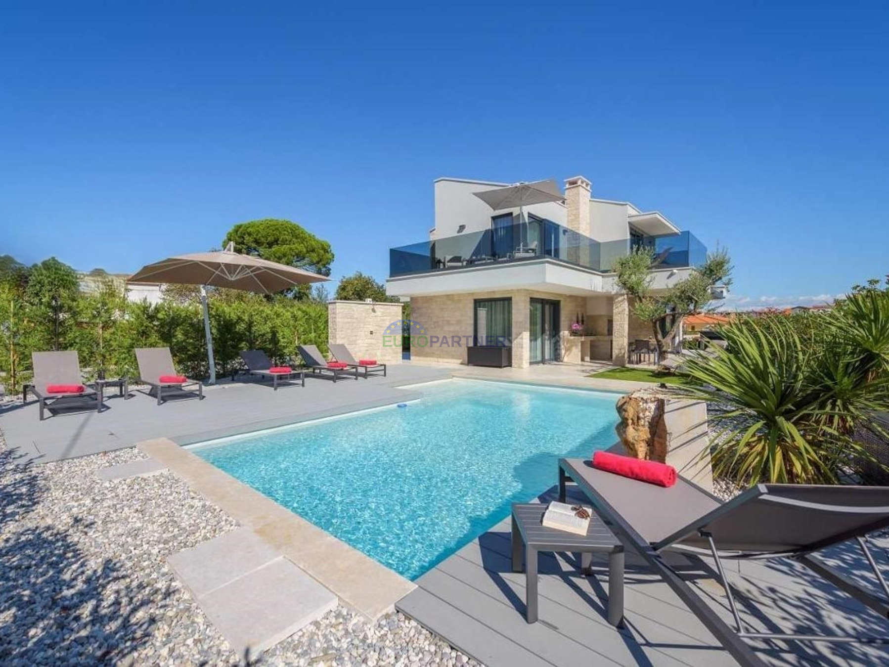 Villa with a pool, sauna, and jacuzzi, 8 km from Poreč