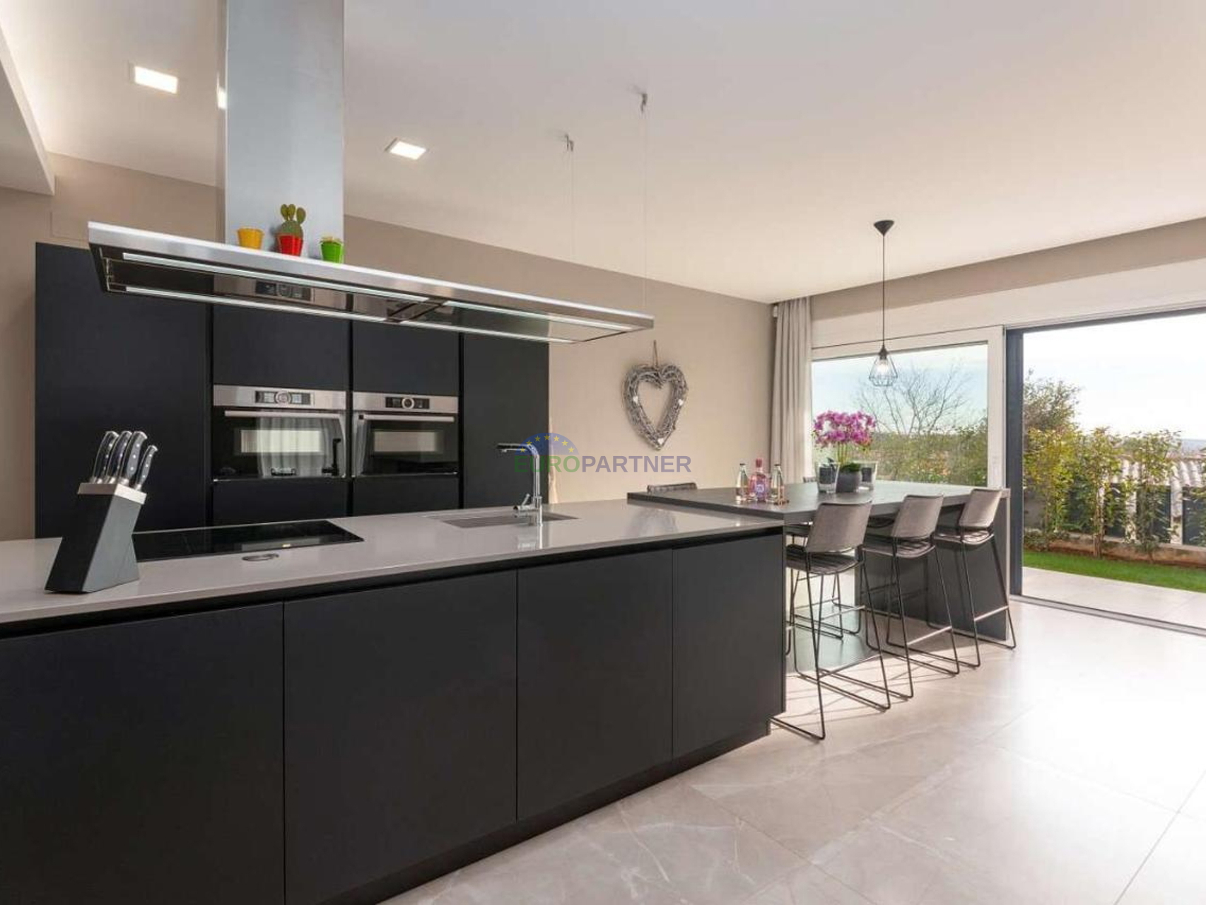 Villa with a pool, sauna, and jacuzzi, 8 km from Poreč