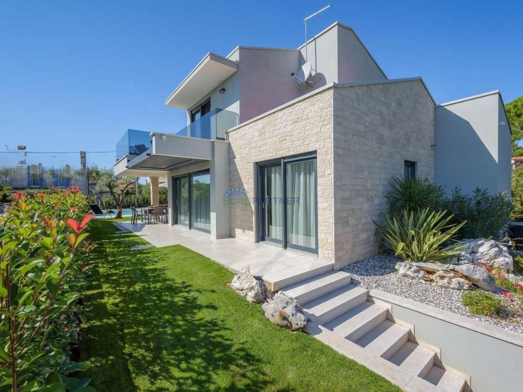 Villa with a pool, sauna, and jacuzzi, 8 km from Poreč