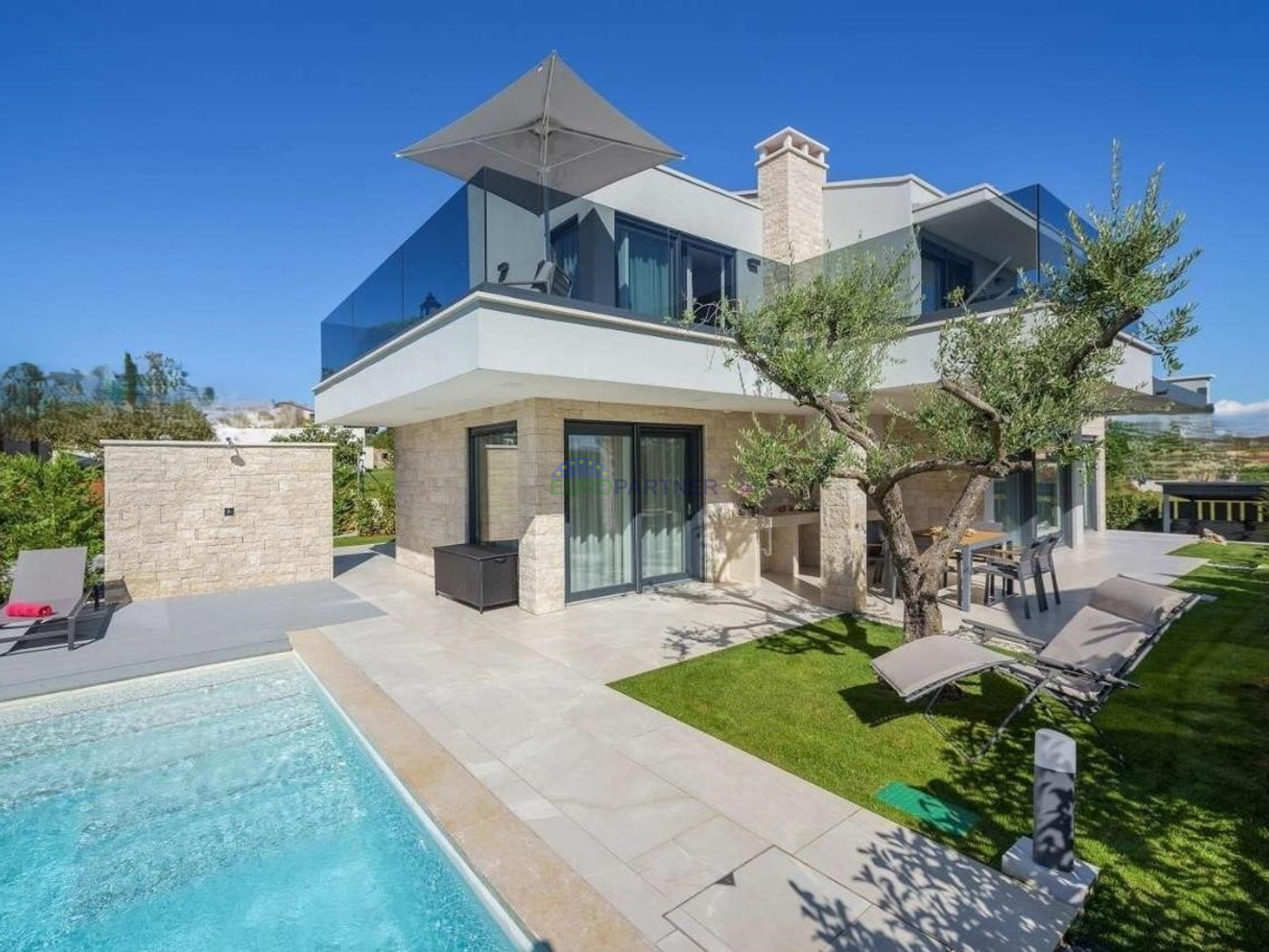 Villa with a pool, sauna, and jacuzzi, 8 km from Poreč