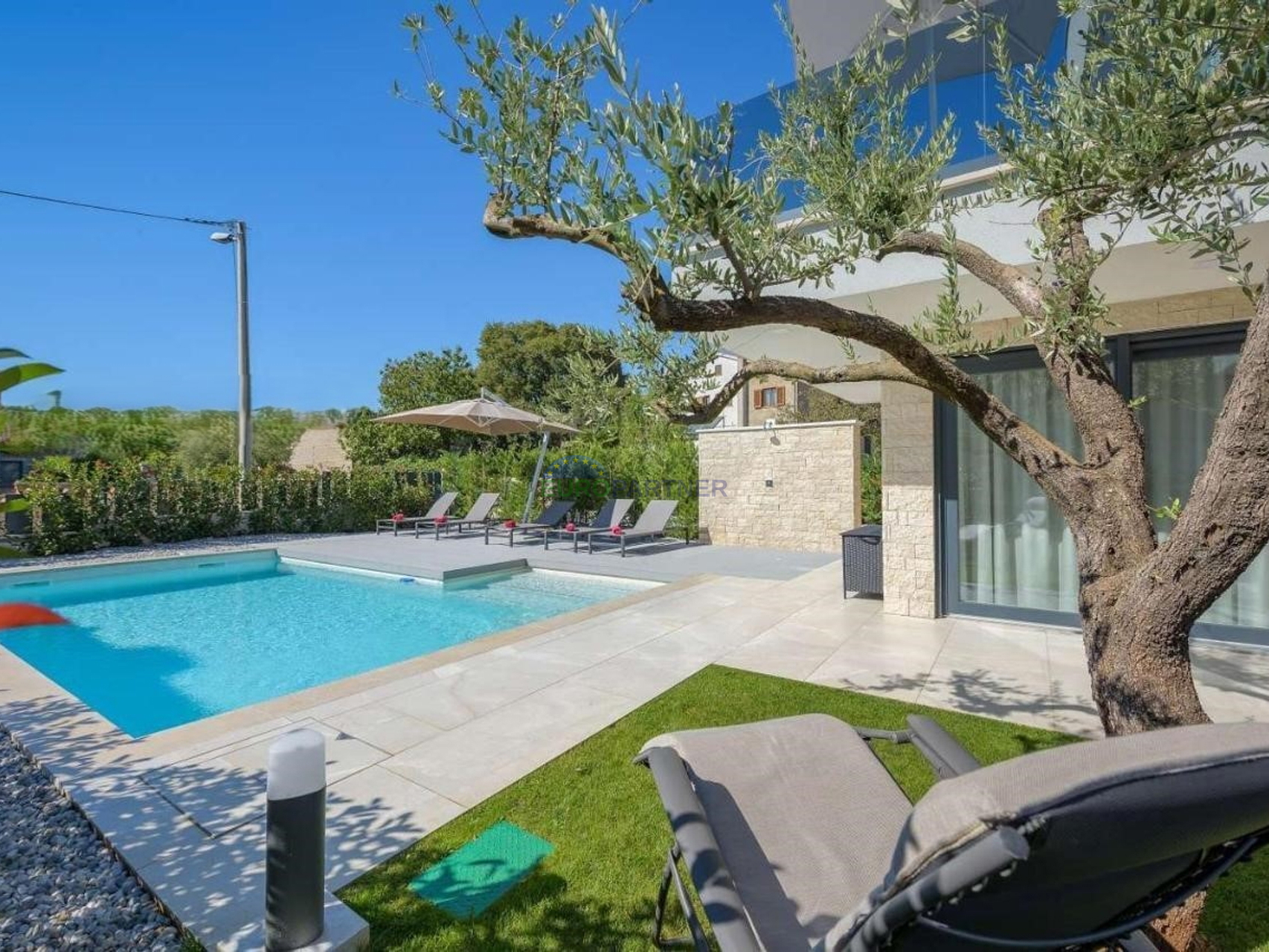 Villa with a pool, sauna, and jacuzzi, 8 km from Poreč