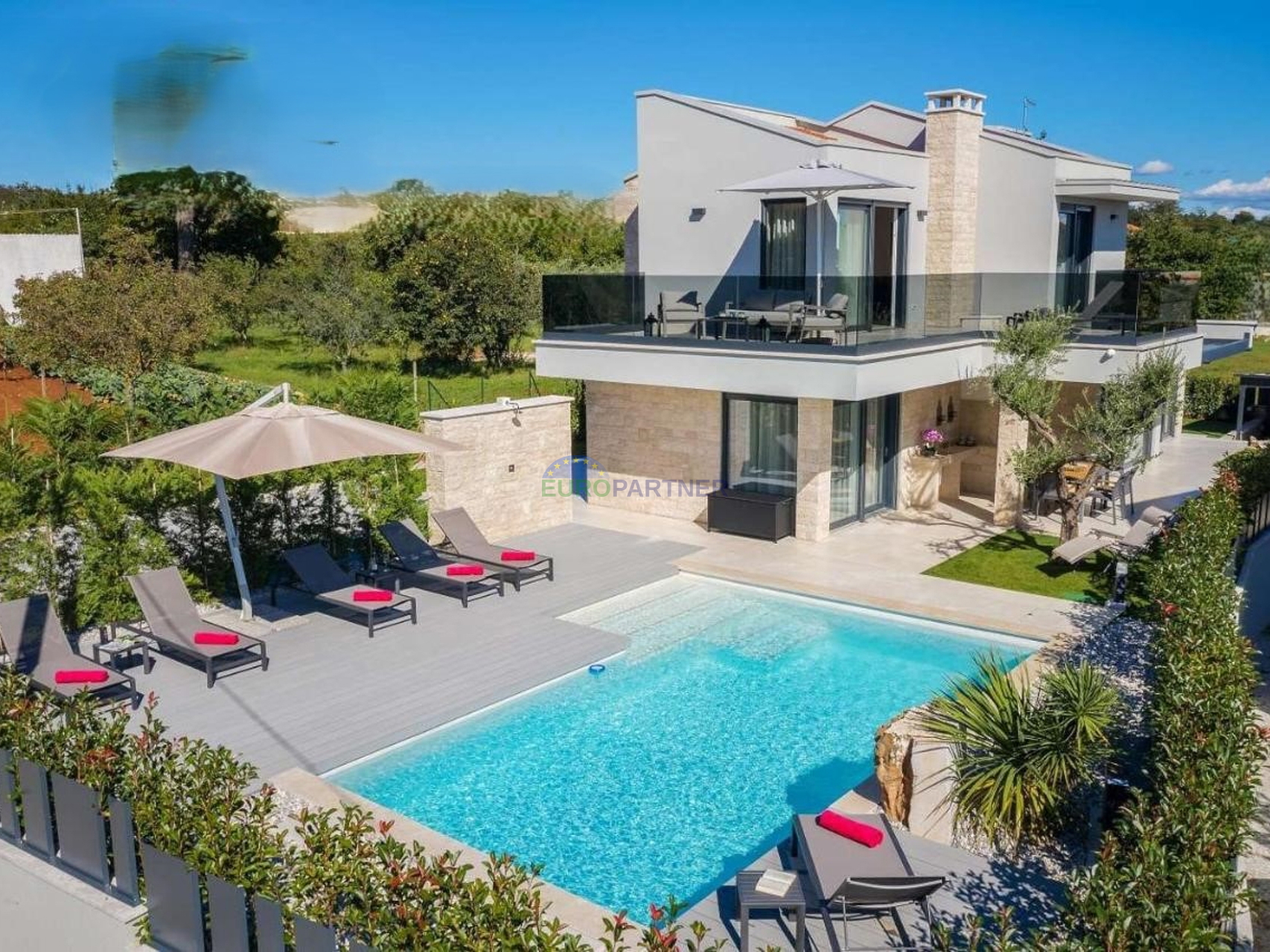 Villa with a pool, sauna, and jacuzzi, 8 km from Poreč