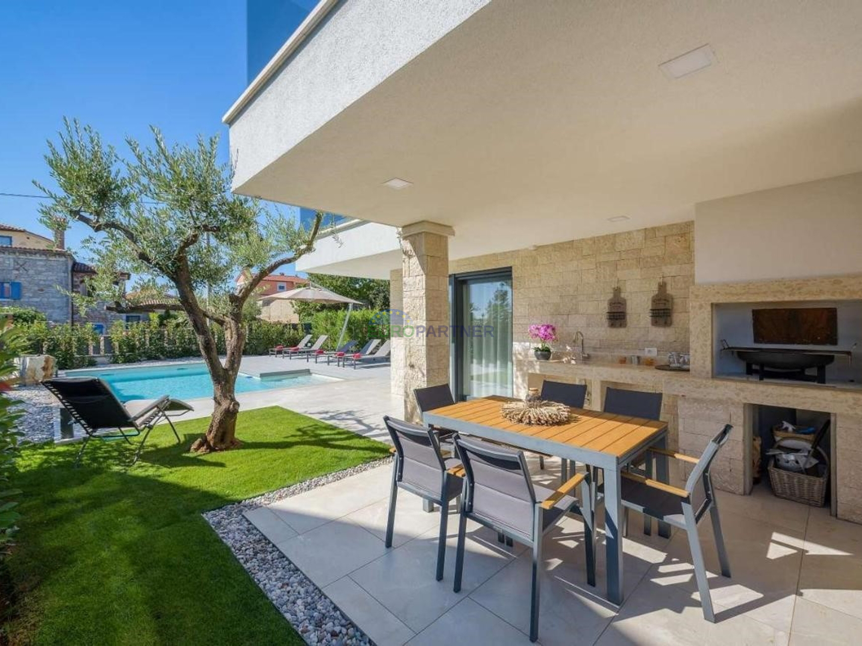Villa with a pool, sauna, and jacuzzi, 8 km from Poreč