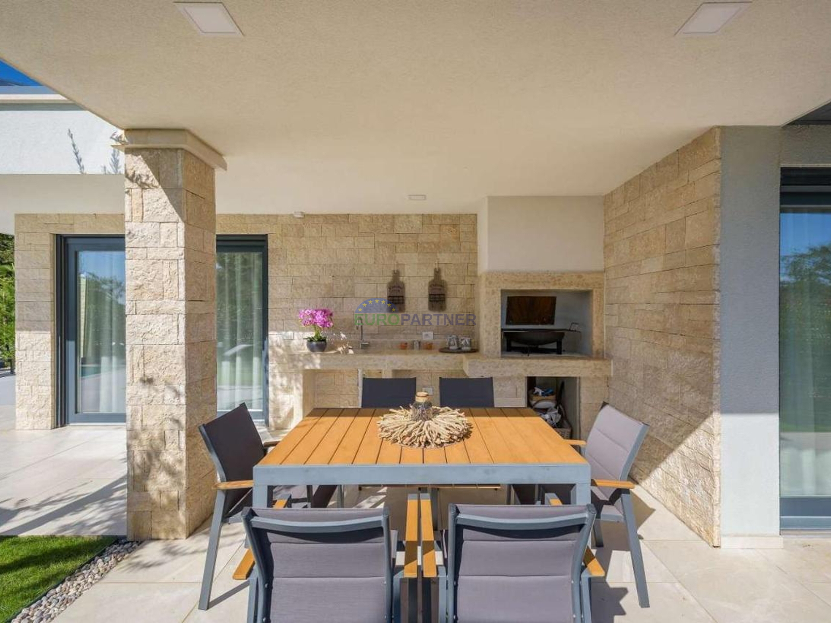 Villa with a pool, sauna, and jacuzzi, 8 km from Poreč