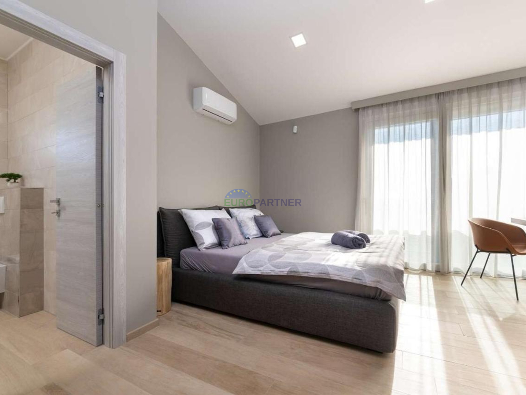 Villa with a pool, sauna, and jacuzzi, 8 km from Poreč