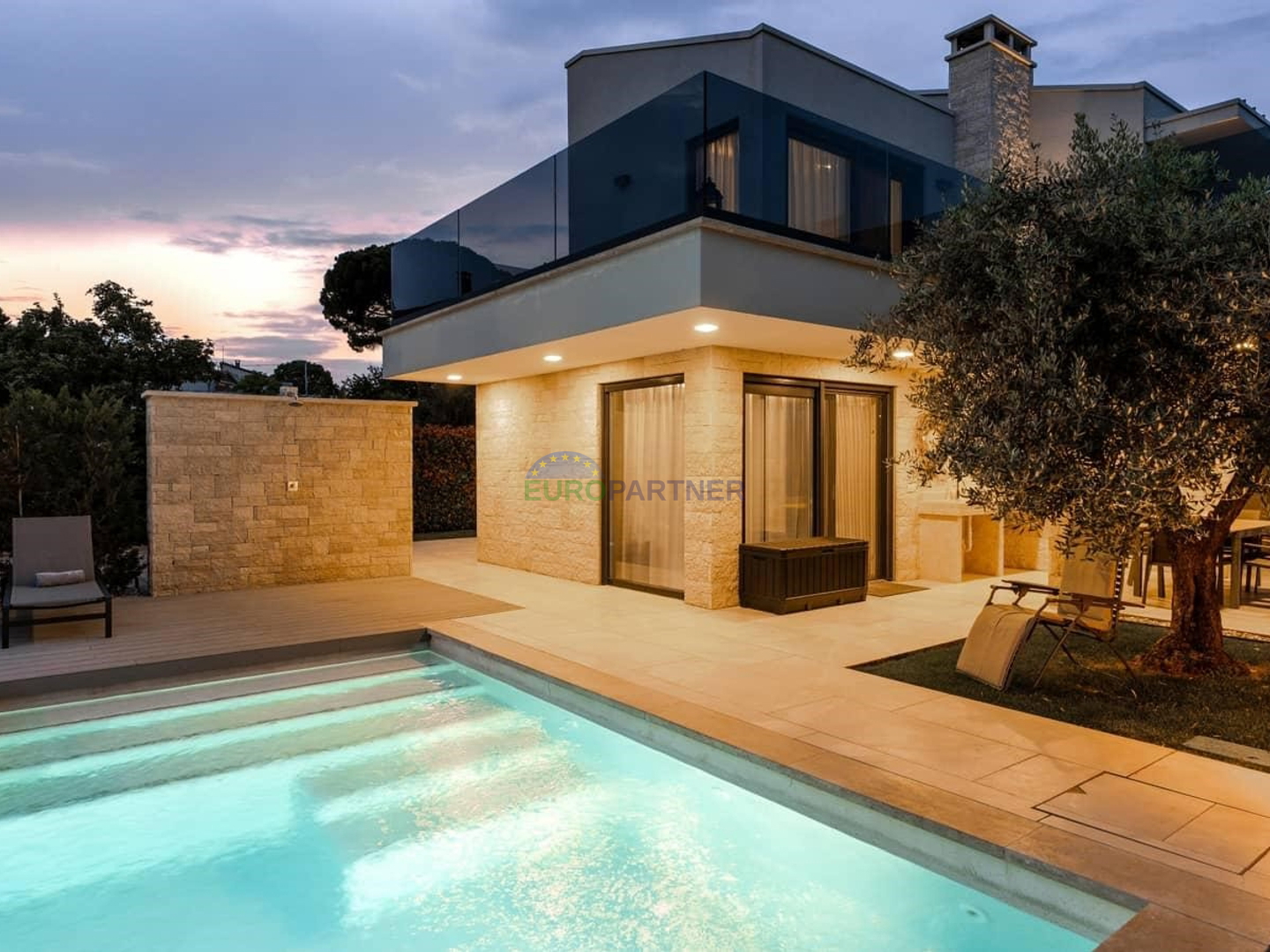 Villa with a pool, sauna, and jacuzzi, 8 km from Poreč