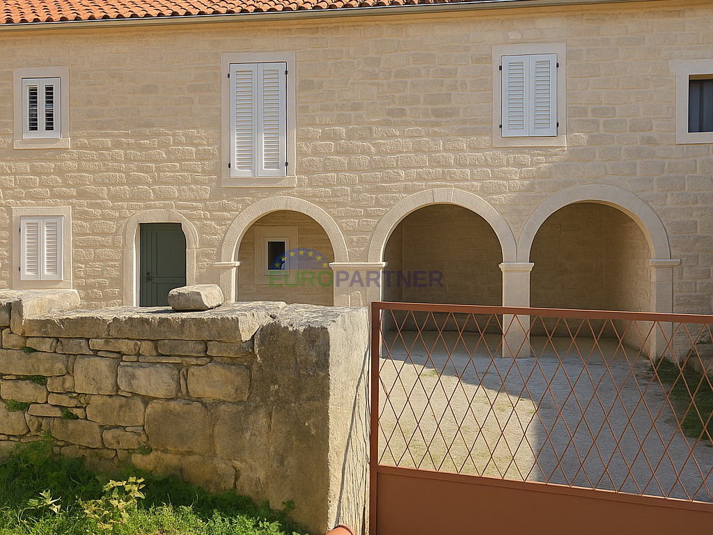 Istra, Sveti Lovreč, autohtono istarsko imanje sa dvije kamene kuće
