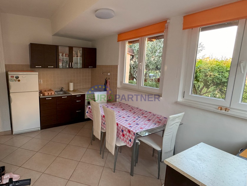 Istrien&comma; Novigrad&comma; eine Wohnung mit Garten in der N&auml;he des Meeres