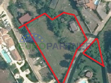 Occasione eccezionale! Terreno edificabile di 2511 m2 e vecchia casa in pietra