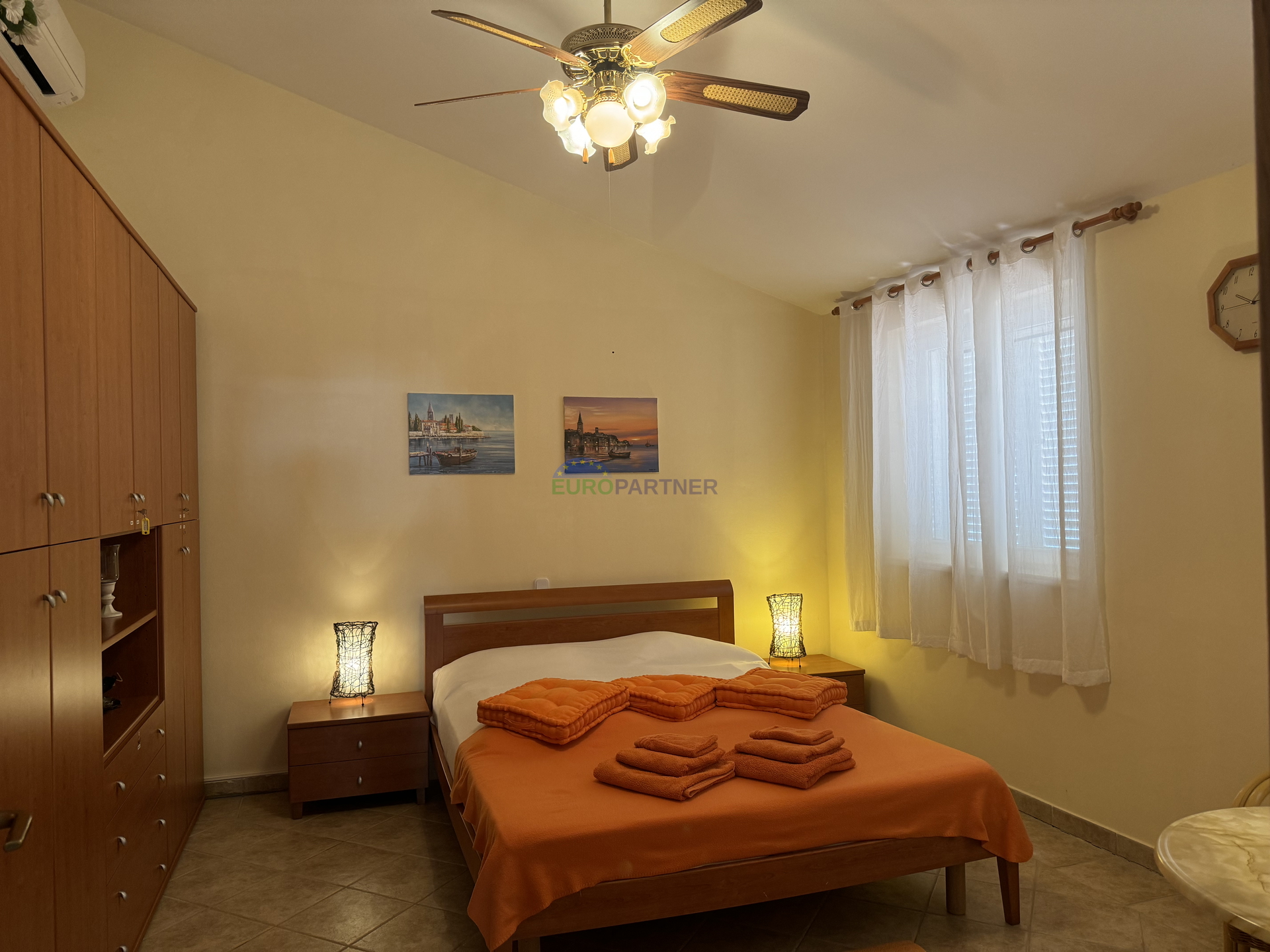 Freistehendes Haus mit Einliegerwohnung und Meerblick, Poreč, Istrien