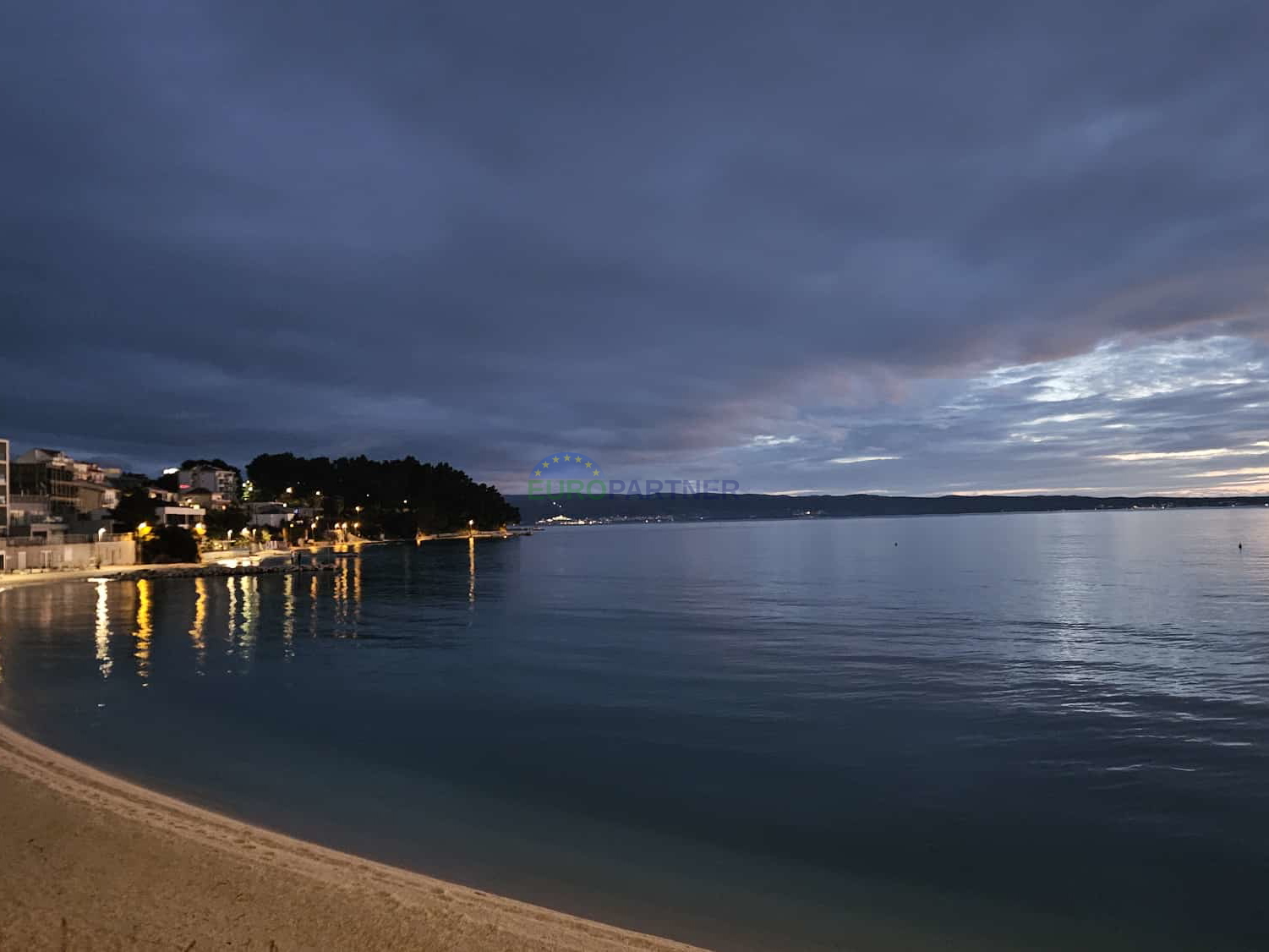 Gra&dstrok;evinsko zemlji&scaron;te na odli&ccaron;noj lokaciji u Stro&zcaron;ancu