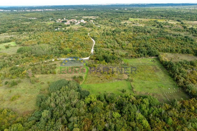Istra, Poreč, terreno agricolo in posizione attraente