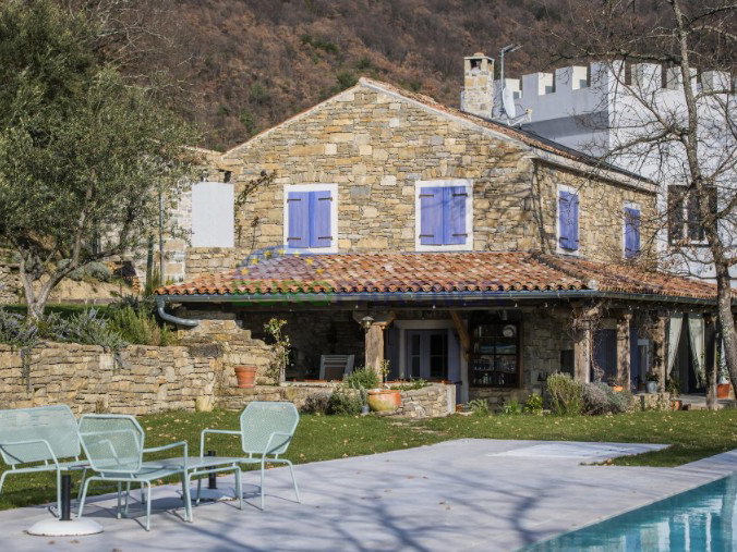 Istria, Tenuta esclusiva nel cuore di Grožnjan – completa privacy e posizione unica