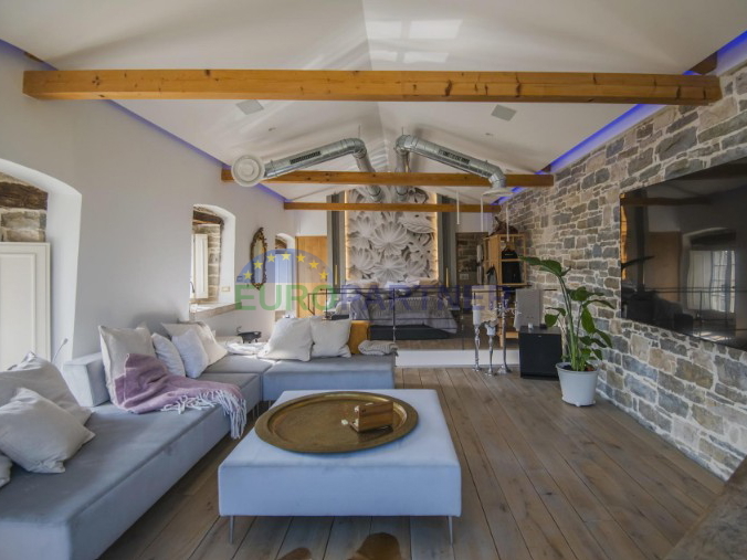 Istria, Tenuta esclusiva nel cuore di Grožnjan – completa privacy e posizione unica