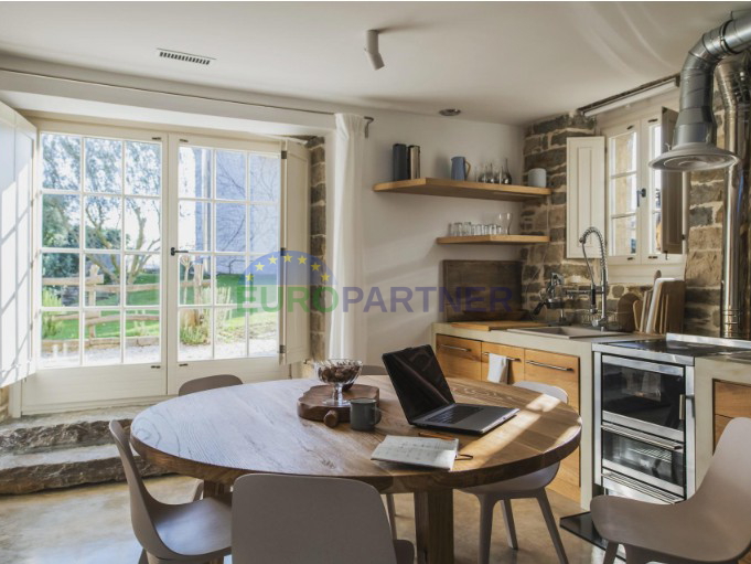 Istria, Tenuta esclusiva nel cuore di Grožnjan – completa privacy e posizione unica