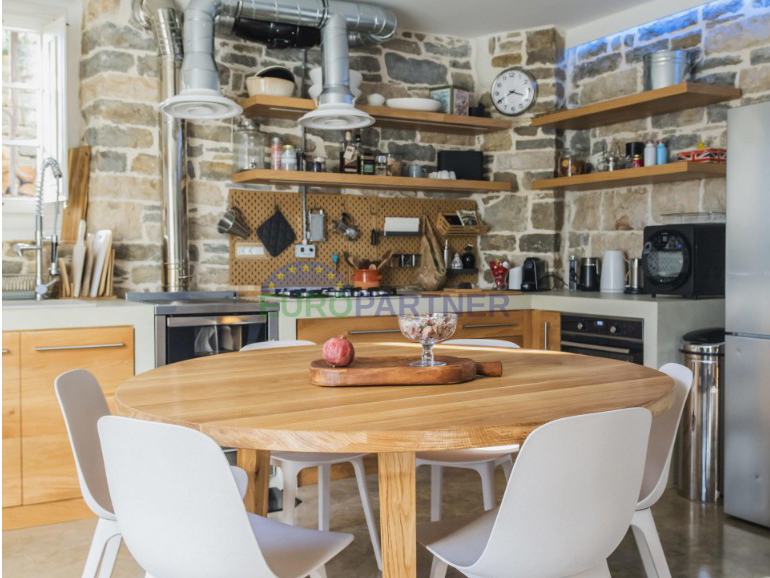 Istria, Tenuta esclusiva nel cuore di Grožnjan – completa privacy e posizione unica