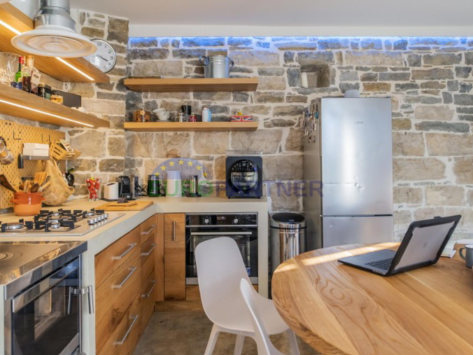 Istria, Tenuta esclusiva nel cuore di Grožnjan – completa privacy e posizione unica