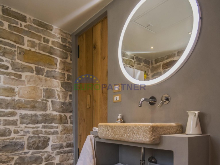 Istria, Tenuta esclusiva nel cuore di Grožnjan – completa privacy e posizione unica