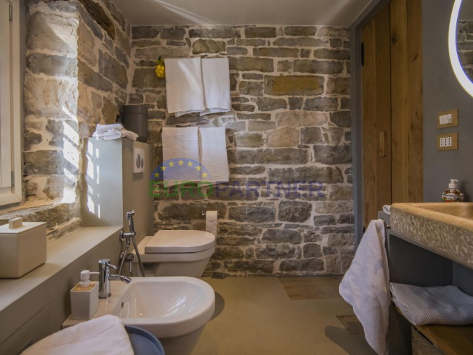 Istria, Tenuta esclusiva nel cuore di Grožnjan – completa privacy e posizione unica