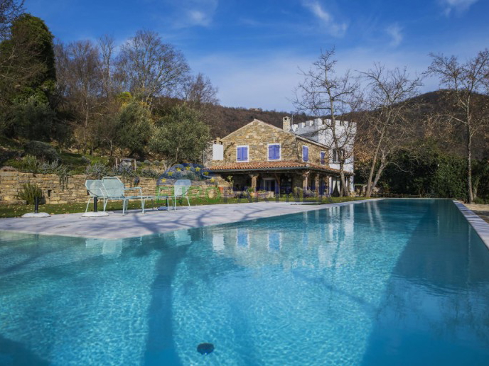 Istria, Tenuta esclusiva nel cuore di Grožnjan – completa privacy e posizione unica