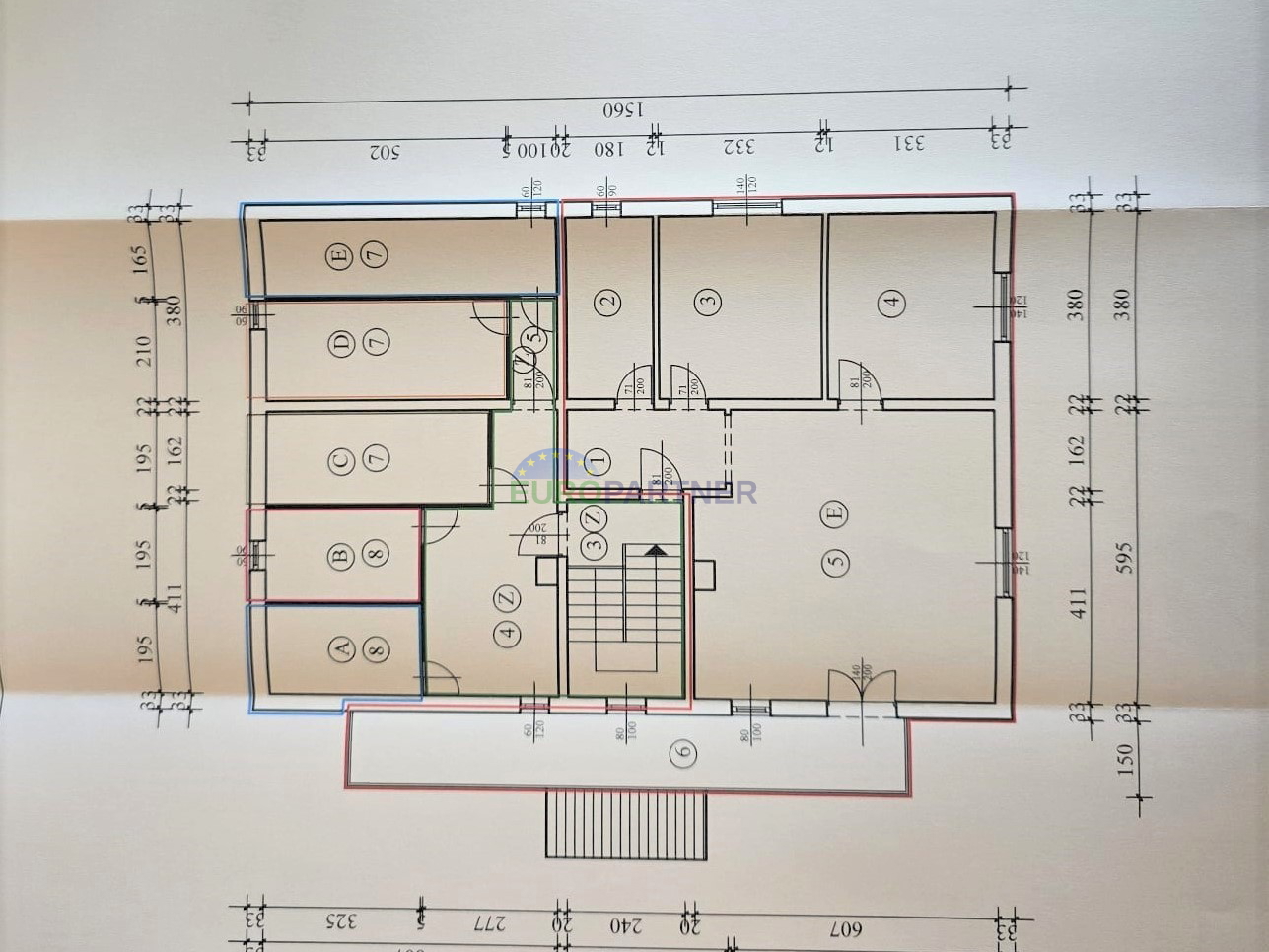 Poreč, moderno opremljen 3-sobni stan + zemljište 85m2  -samo 2,5 km od mora