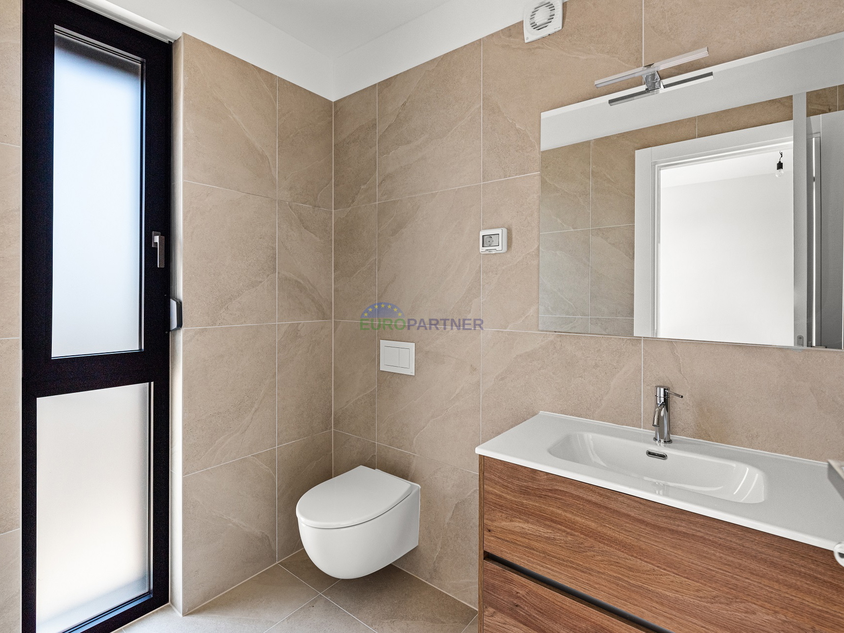 Istra, Novigrad, moderan stan na prvom katu luksuzne zgrade