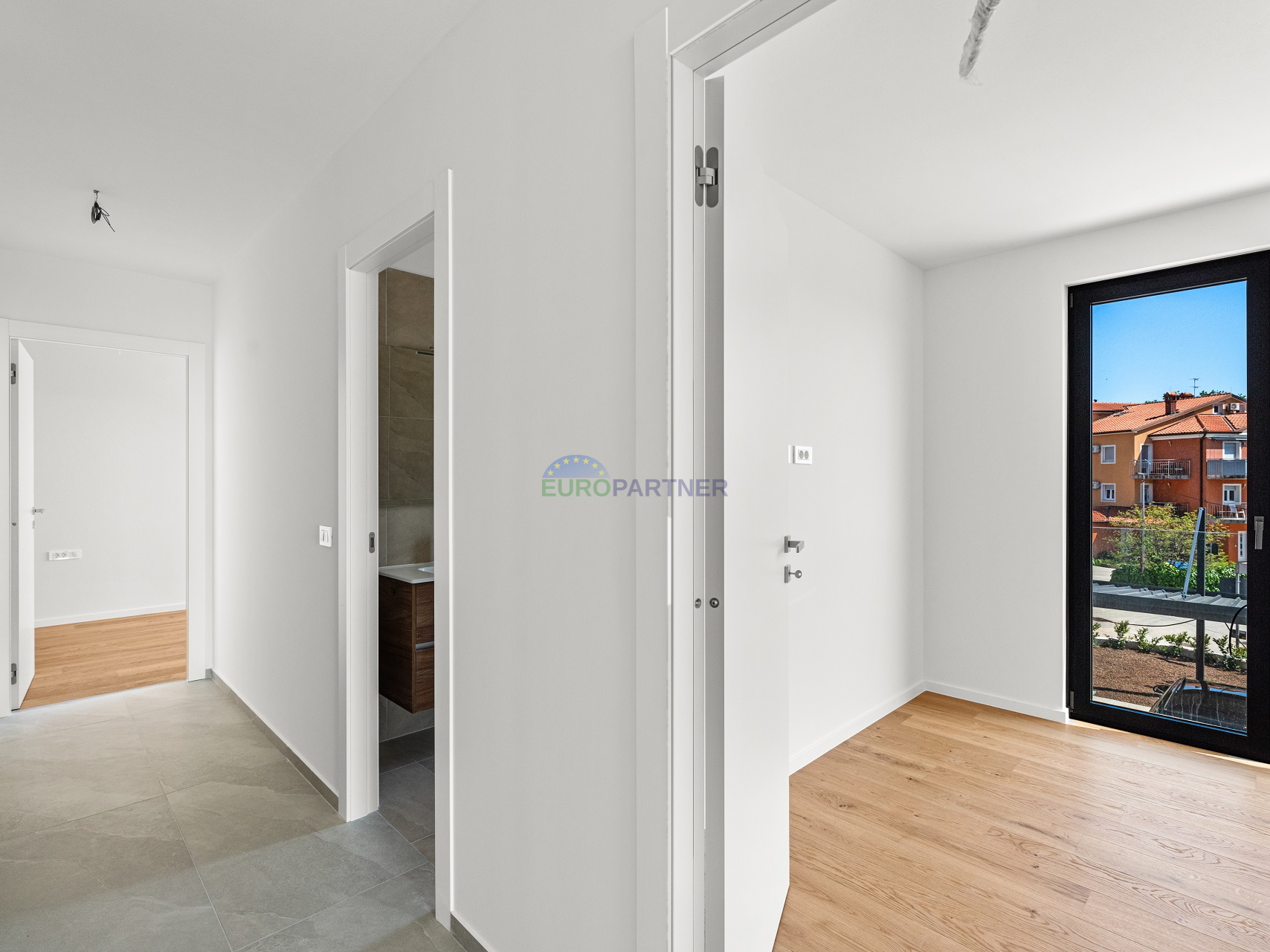 Istra, Novigrad, moderan stan na prvom katu luksuzne zgrade