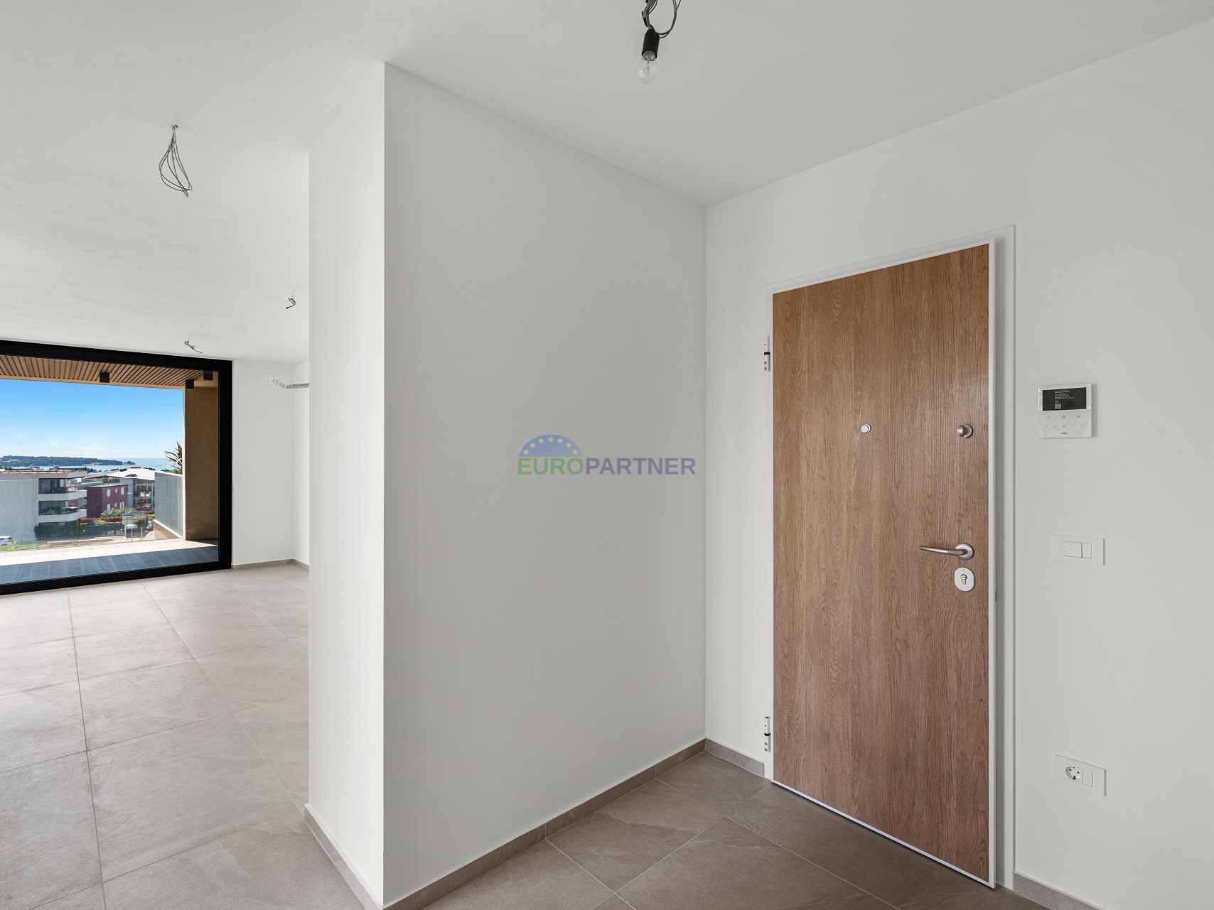 Istra, Novigrad, moderan stan na prvom katu luksuzne zgrade