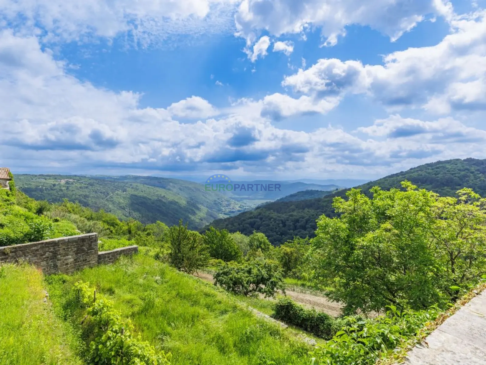 Istra, Oprtalj, kuća u staroj jezgri grada sa prekrasnim pogledom