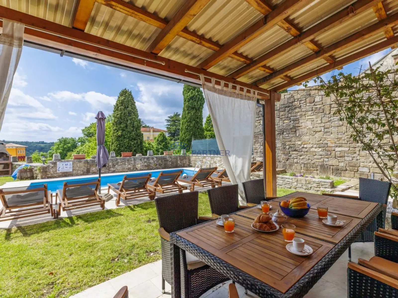 Istra, Oprtalj, kuća u staroj jezgri grada sa prekrasnim pogledom
