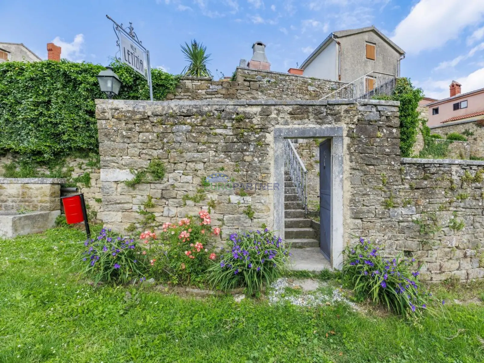 Istra, Oprtalj, kuća u staroj jezgri grada sa prekrasnim pogledom