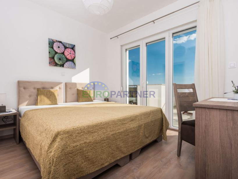 Vila s bazenom, pogled na  more