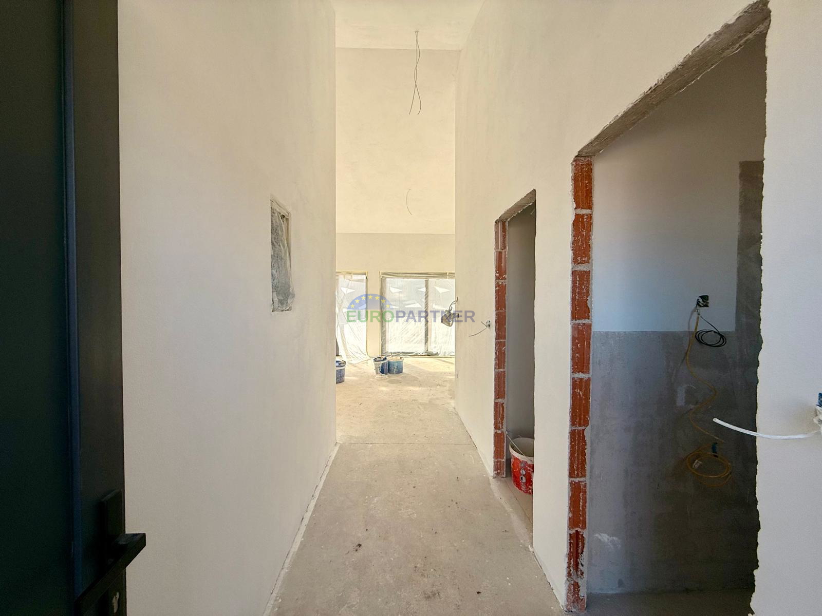 Doppelhaush&auml;lfte mit Pool&comma; Pore&ccaron;&comma; 8km von Meer