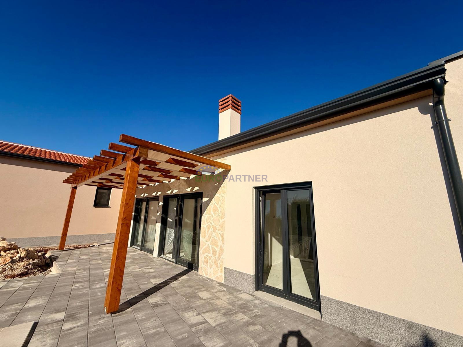 Doppelhaush&auml;lfte mit Pool&comma; Pore&ccaron;&comma; 8km von Meer