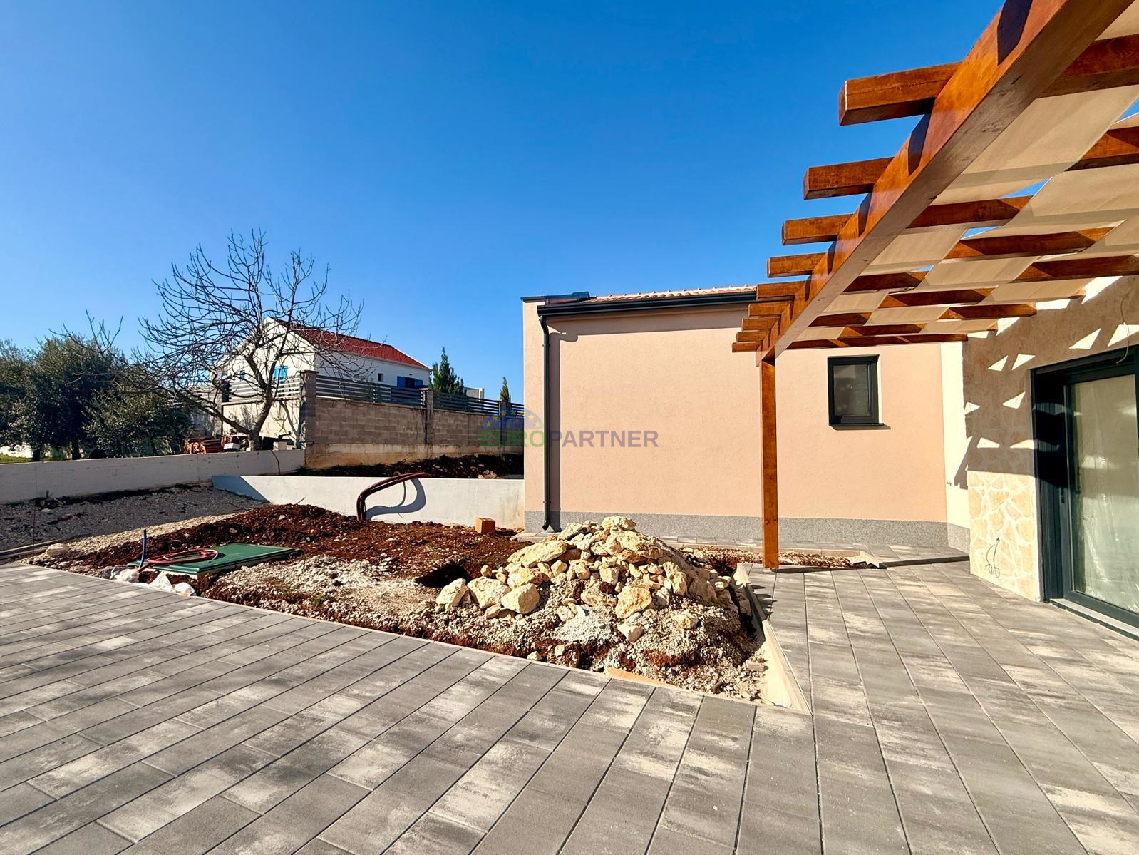 Doppelhaush&auml;lfte mit Pool&comma; Pore&ccaron;&comma; 8km von Meer