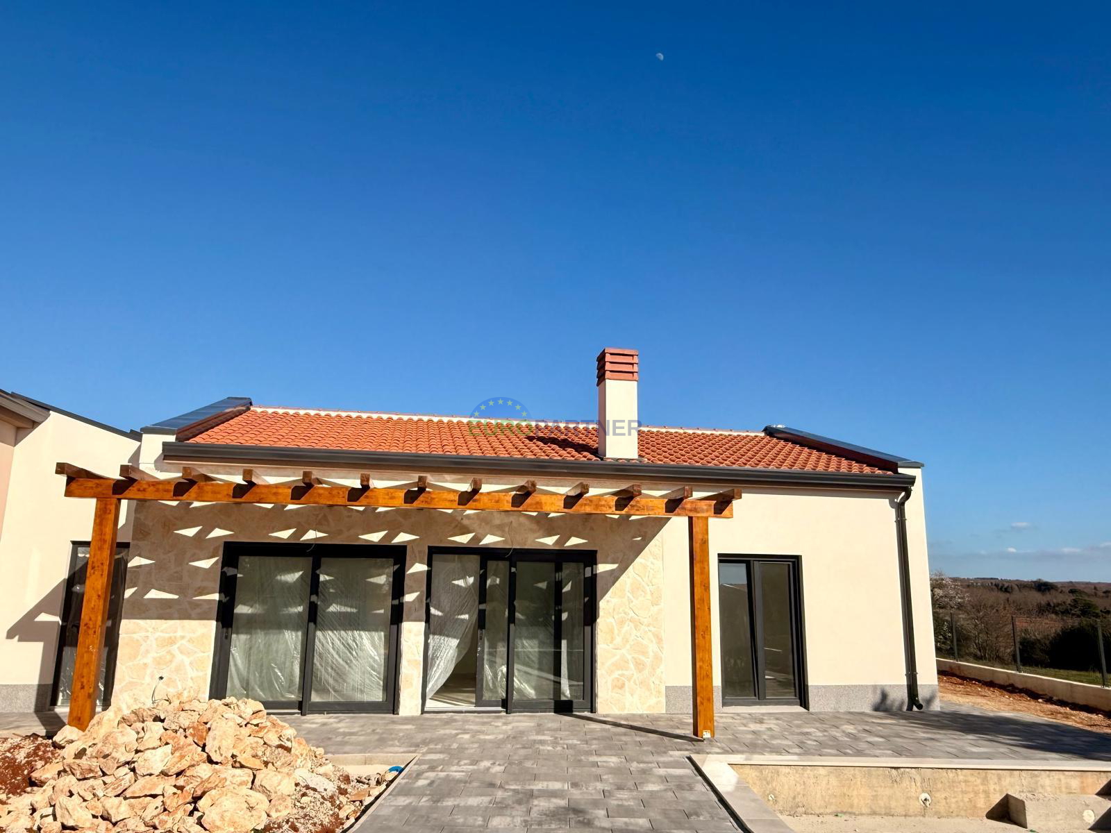 Doppelhaush&auml;lfte mit Pool&comma; Pore&ccaron;&comma; 8km von Meer