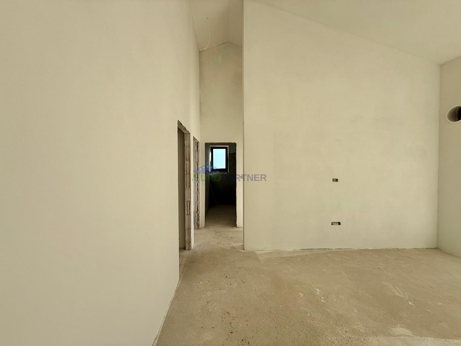 Doppelhaush&auml;lfte mit Pool&comma; Pore&ccaron;&comma; 8km von Meer