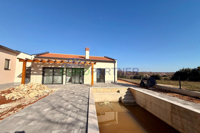 Casa bifamiliare con piscina, Parenzo, dintorni