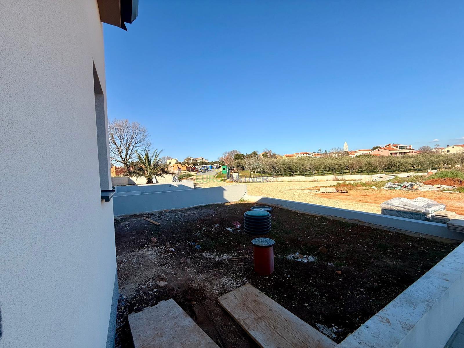 Doppelhaush&auml;lfte mit Pool&comma; Pore&ccaron;&comma; 8km von Meer