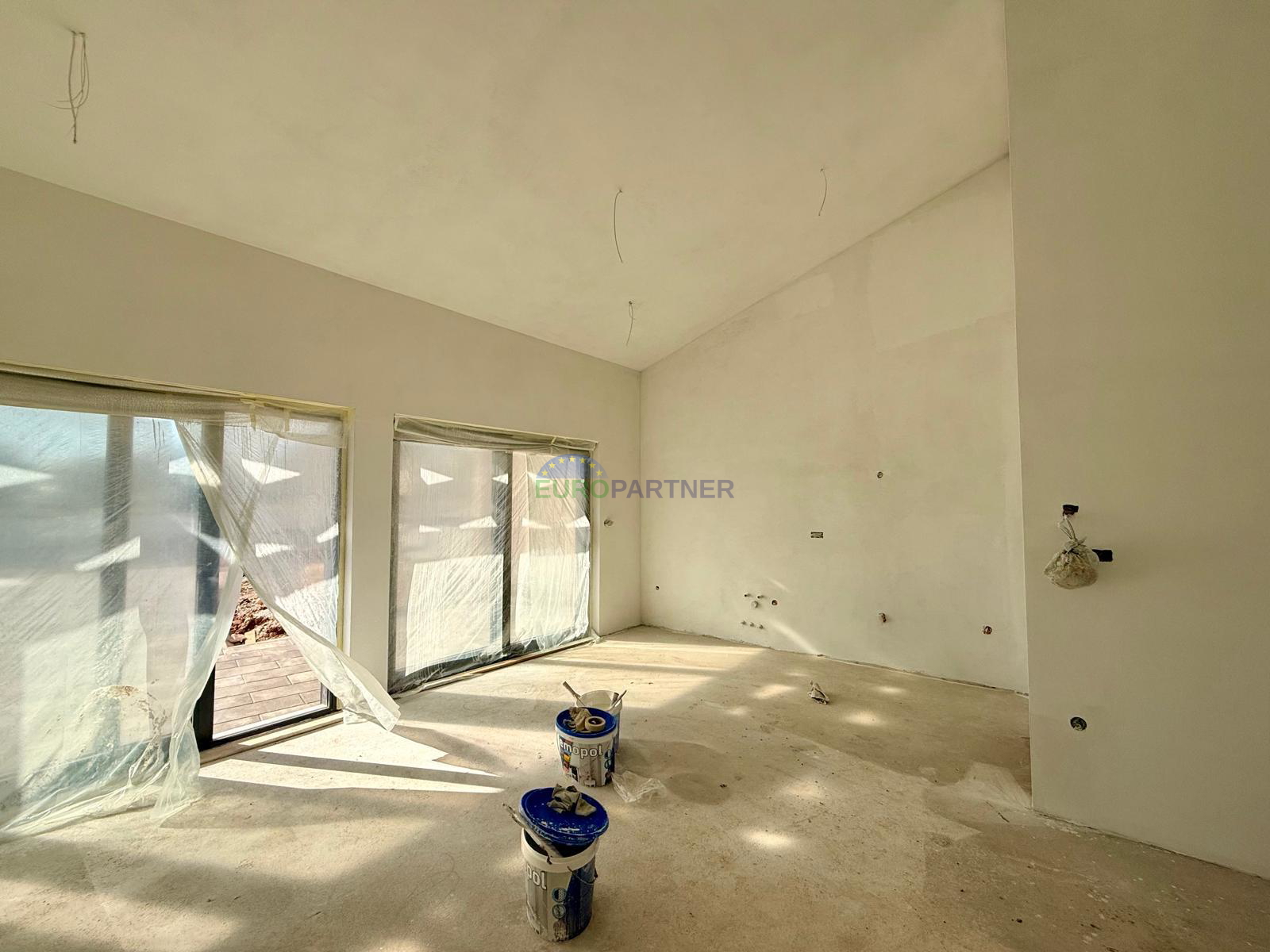 Doppelhaush&auml;lfte mit Pool&comma; Pore&ccaron;&comma; 8km von Meer