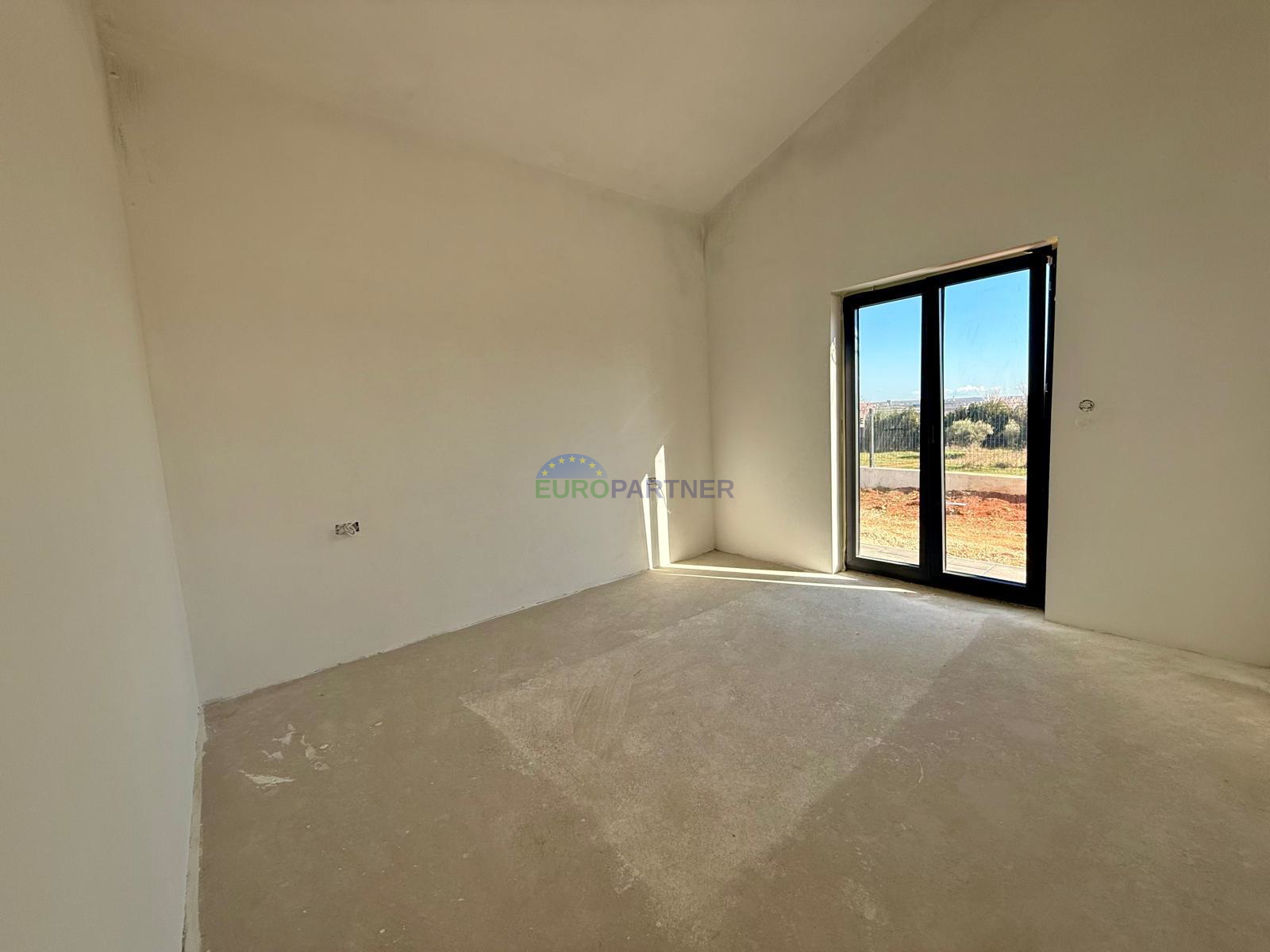 Doppelhaush&auml;lfte mit Pool&comma; Pore&ccaron;&comma; 8km von Meer