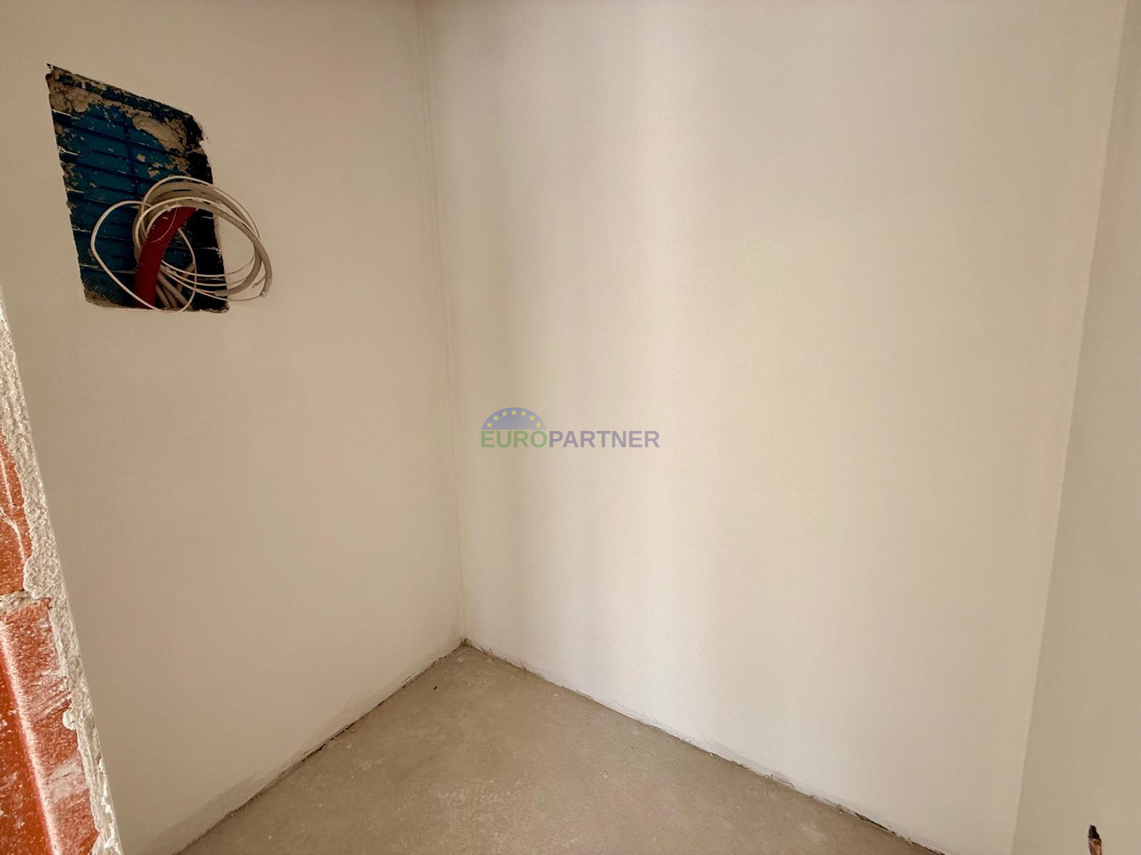 Doppelhaush&auml;lfte mit Pool&comma; Pore&ccaron;&comma; 8km von Meer