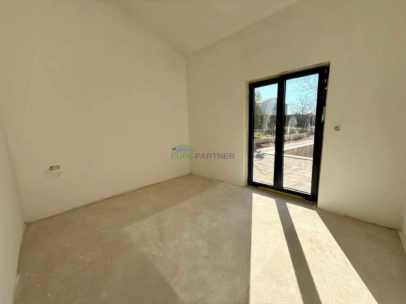 Doppelhaush&auml;lfte mit Pool&comma; Pore&ccaron;&comma; 8km von Meer