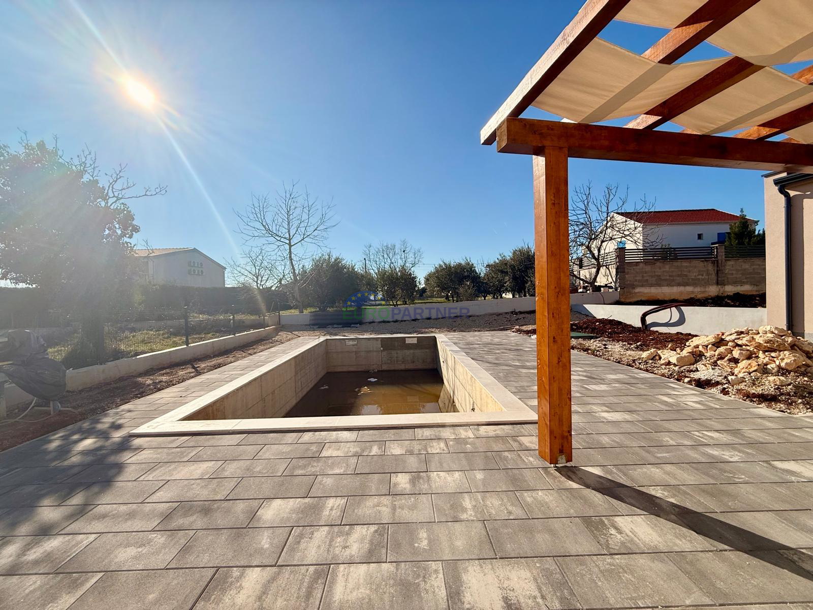 Doppelhaush&auml;lfte mit Pool&comma; Pore&ccaron;&comma; 8km von Meer