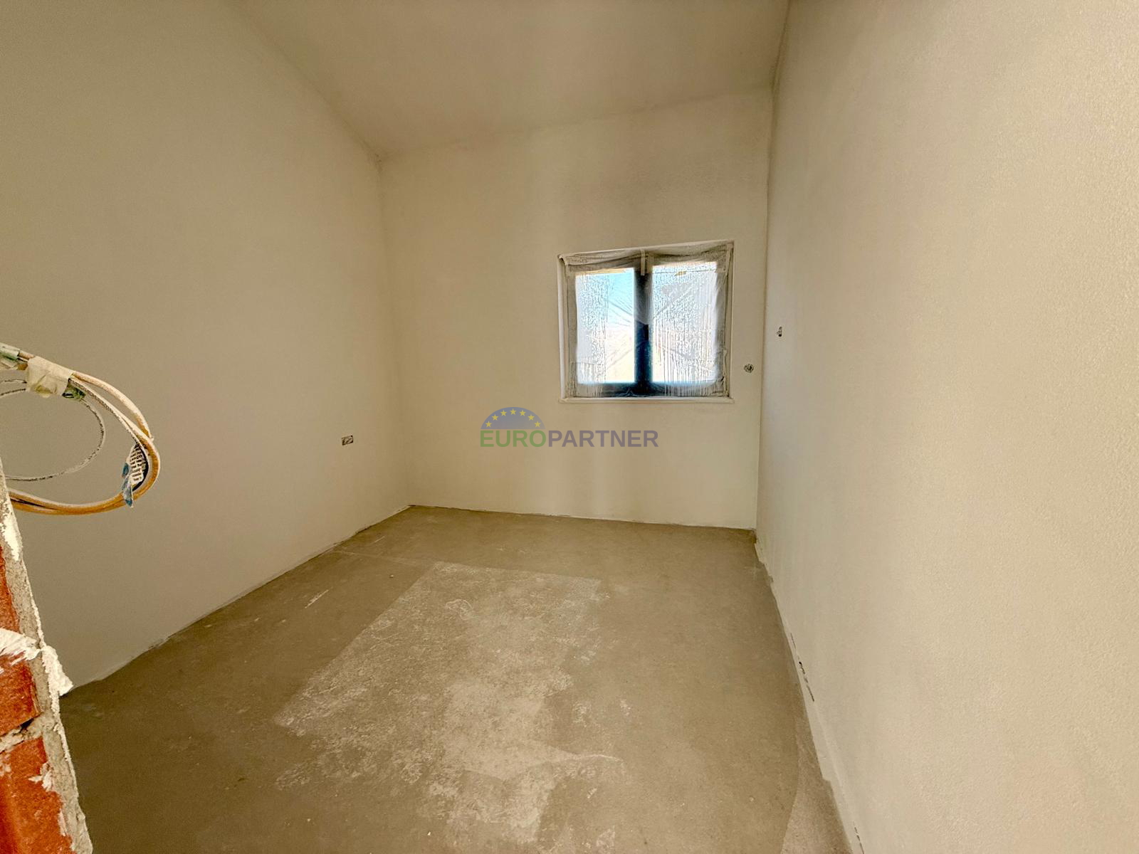 Doppelhaush&auml;lfte mit Pool&comma; Pore&ccaron;&comma; 8km von Meer