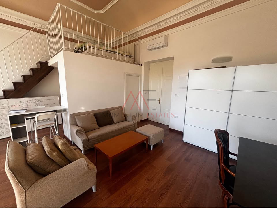 Rijeka centar&comma; dvoeta&zcaron;ni manji stan s parkingom