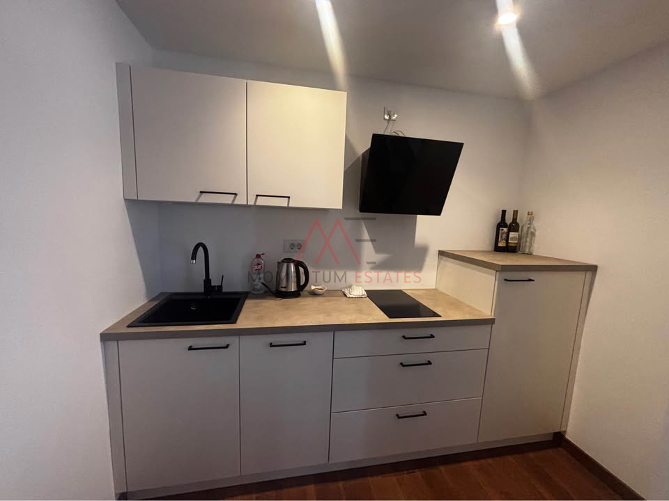 Rijeka centar&comma; dvoeta&zcaron;ni manji stan s parkingom