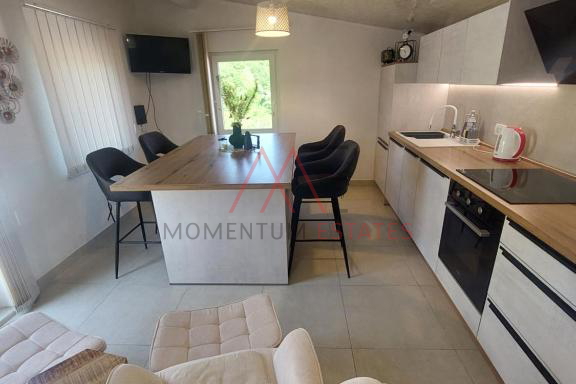 Kuća sa 3 stana i poslovnim prostorom